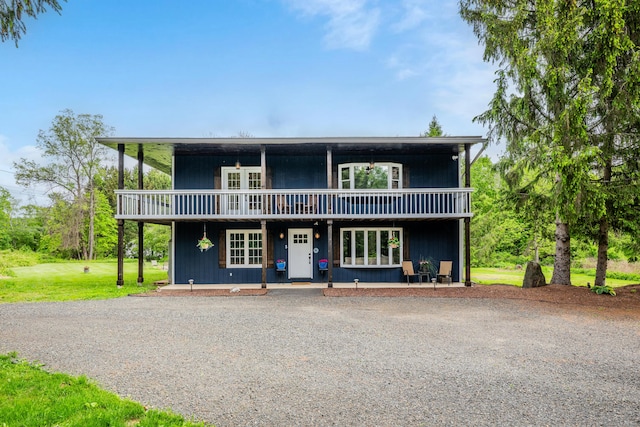 3 Lynns Corner Rd, Woodbury, CT 06798 - front facade featuring a wooden deck and a front yard