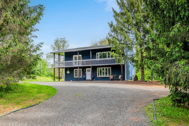 3 Lynns Corner Rd, Woodbury, CT 06798 - view of front of home with curved driveway