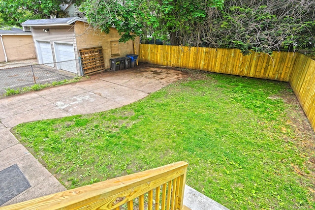 212 Newhall St, New Haven, CT 06511 - view of yard featuring a garage and an outbuilding