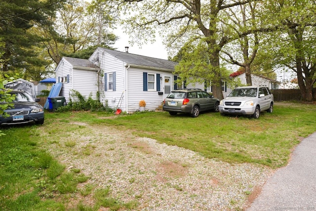 view of front of house featuring a front lawn