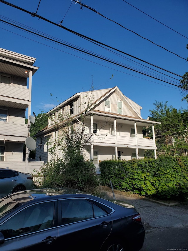 view of front facade