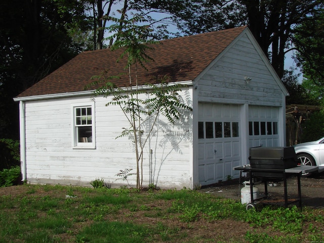 566 Savoy St, Bridgeport, CT 06606 - view of detached garage
