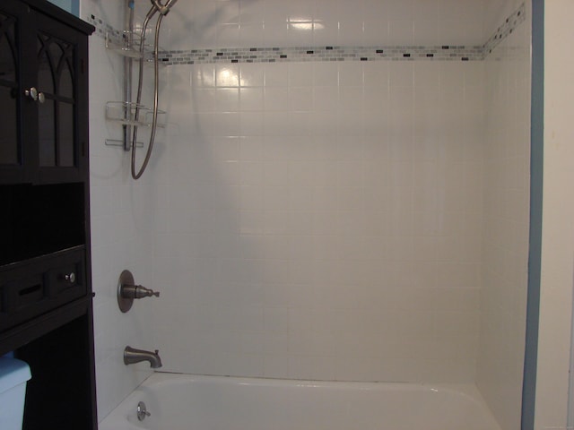 566 Savoy St, Bridgeport, CT 06606 - full bath with washtub / shower combination and toilet