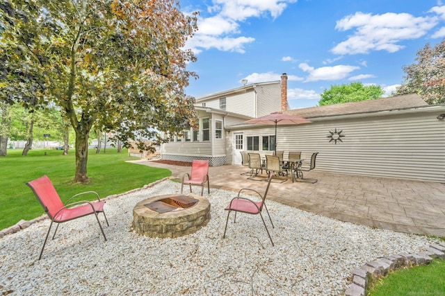 view of patio featuring a fire pit