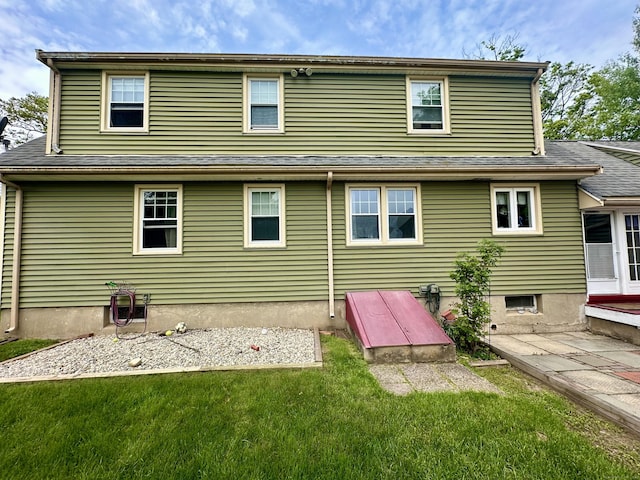 260 W Center St, Southington, CT 06489 - rear view of house featuring a yard