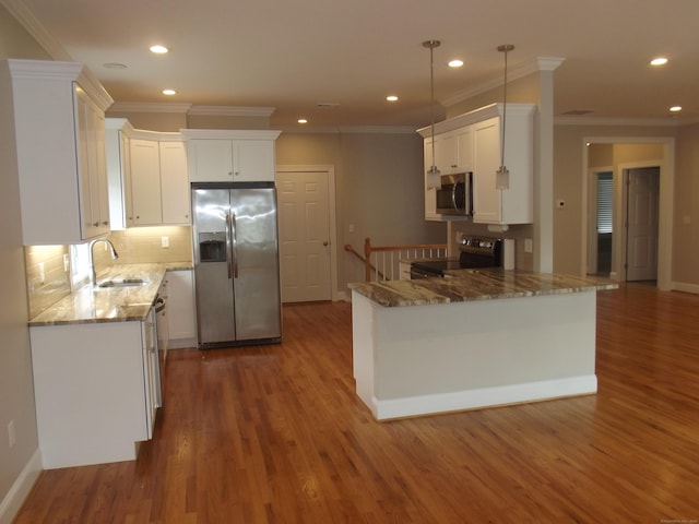 94 Stonehouse Rd Unit 16, Coventry, CT 06238 - kitchen featuring appliances with stainless steel finishes, a sink, a peninsula, wood finished floors, and light stone countertops