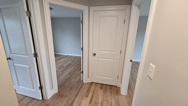40 Yorktown Rdg, Waterbury, CT 06704 - hallway with light wood-style flooring and baseboards