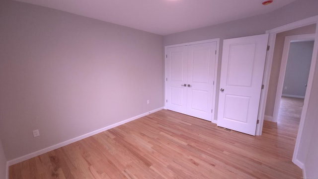 40 Yorktown Rdg, Waterbury, CT 06704 - unfurnished bedroom featuring light wood-style floors, baseboards, and a closet