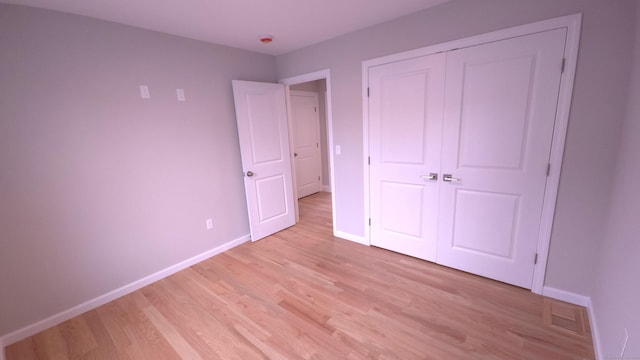 40 Yorktown Rdg, Waterbury, CT 06704 - unfurnished bedroom featuring light wood-style floors, baseboards, and a closet