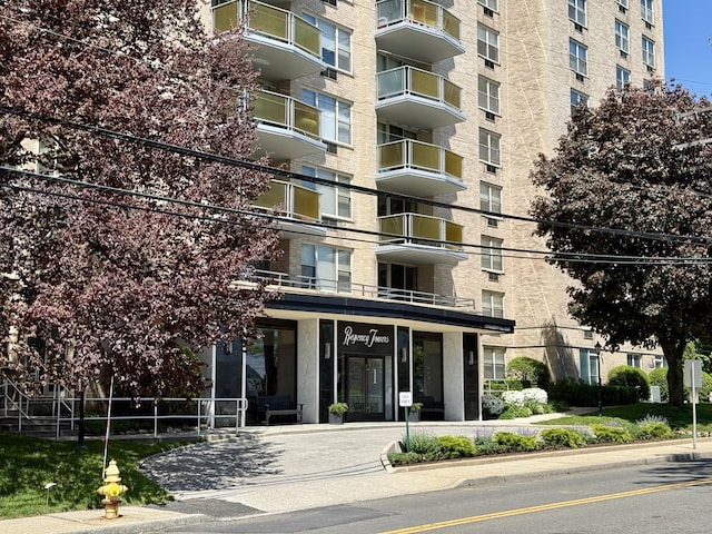 1 Strawberry Hill Ct Apt 6F, Stamford, CT 06902 - view of apartment building / complex