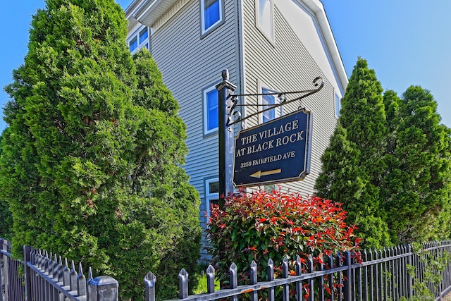 3250 Fairfield Ave Apt 302, Bridgeport, CT 06605 - community / neighborhood sign featuring fence