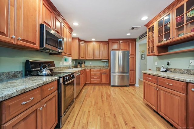 8 Brookview Ct, Bethel, CT 06801 - kitchen featuring stainless steel appliances, a sink, light wood-style flooring, brown cabinets, and recessed lighting