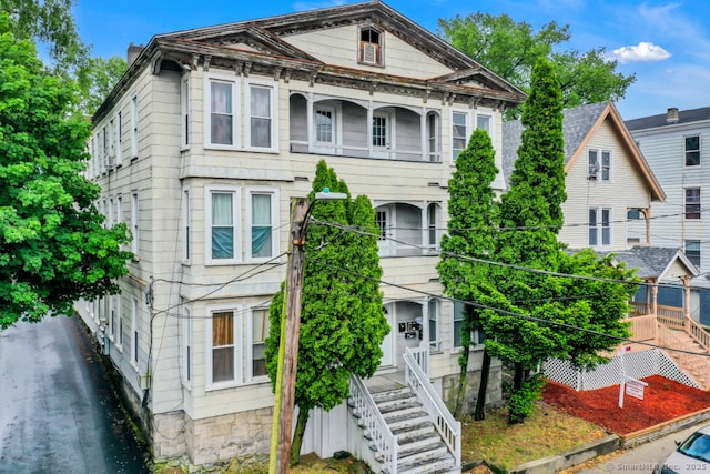 915 S Main St, Waterbury, CT 06706 - view of front facade with stairway