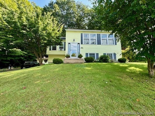 view of front of house with a front lawn