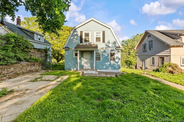 593 Cooke St, Waterbury, CT 06710 - view of front of house featuring a gambrel roof and a front lawn