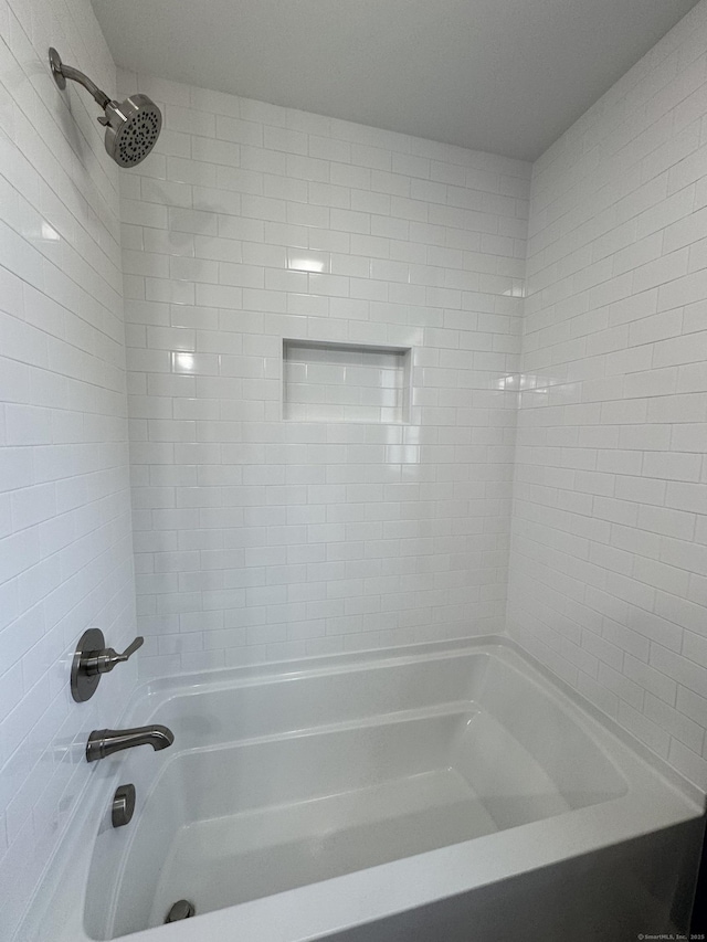 490 Lazy Ln, Southington, CT 06489 - full bath featuring shower / tub combination