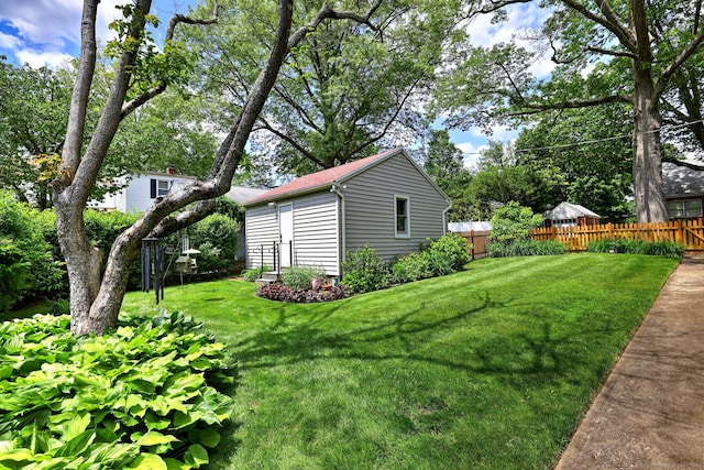 166 Roydon Rd, New Haven, CT 06511 - view of yard with an outdoor structure