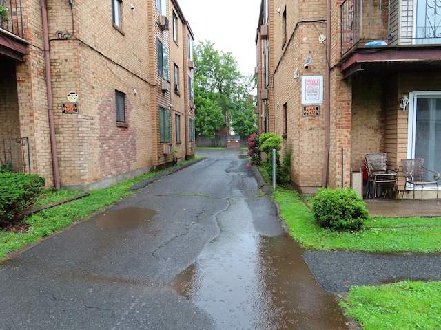 110 Bond St Unit 5B, Hartford, CT 06114 - view of asphalt alley