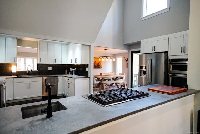 8 Bruce Ln, Avon, CT 06001 - kitchen featuring stainless steel appliances, a sink, backsplash, and a high ceiling
