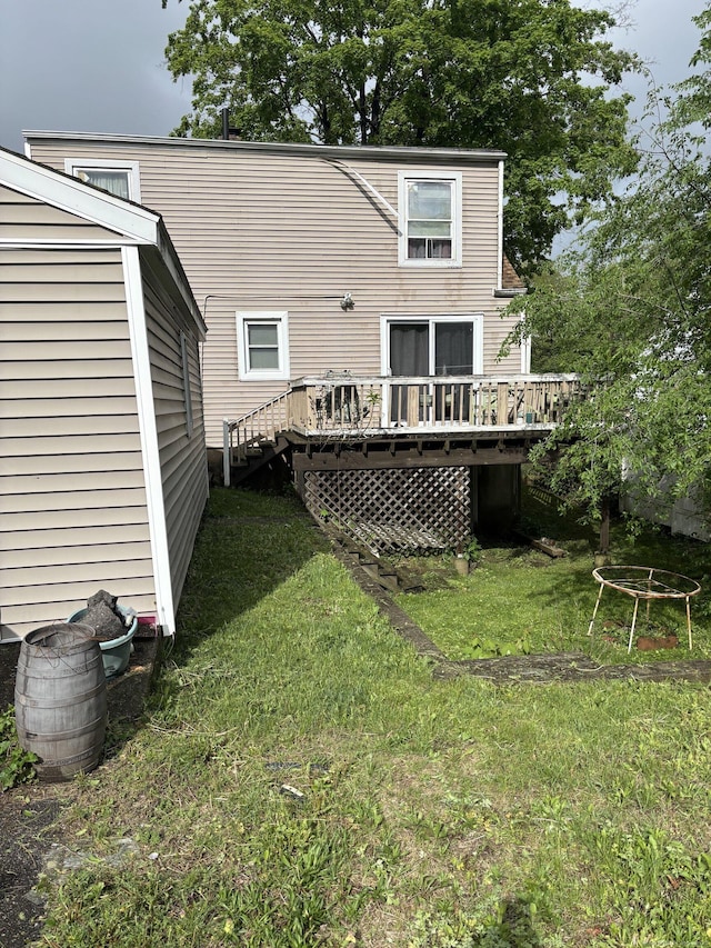 6 Peach St, Waterbury, CT 06708 - back of house with a deck and a lawn