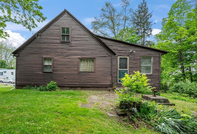 3 Indian Hill Ave, Portland, CT 06480 - view of side of home with a lawn