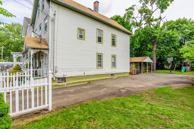 45 Kossuth St, New Haven, CT 06519 - view of side of home with a chimney