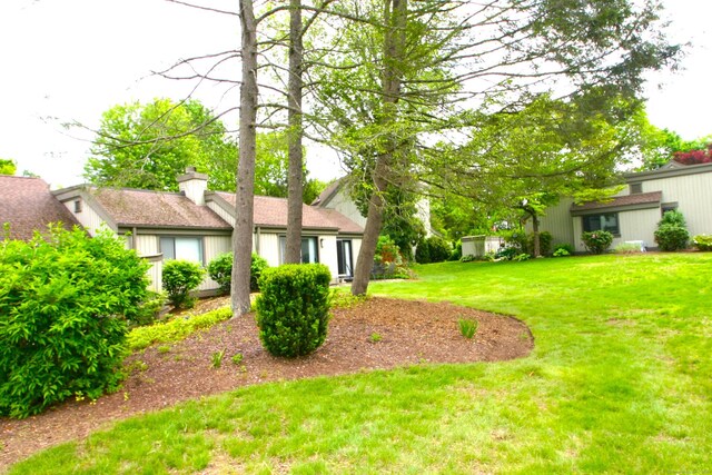 575A Village St, Southbury, CT 06488 - view of grassy yard