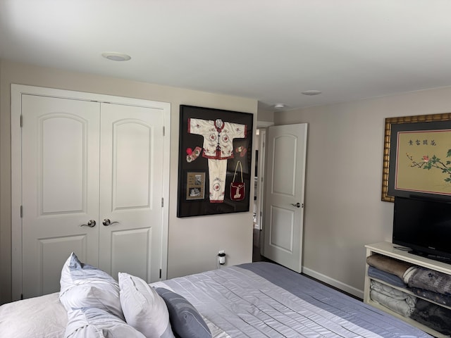 14 Russell St, Hamden, CT 06517 - bedroom featuring a closet and baseboards