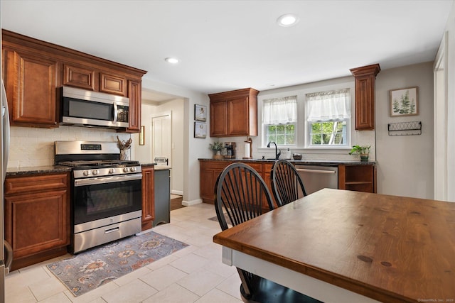 123 Kennerson Reservoir Rd, Ashford, CT 06278 - kitchen with stainless steel appliances, tasteful backsplash, recessed lighting, a sink, and baseboards