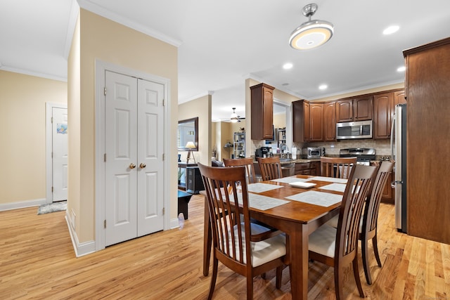 91 Pondview Cir Unit 91, Beacon Falls, CT 06403 - dining area with crown molding, light wood-style floors, baseboards, recessed lighting, and ceiling fan