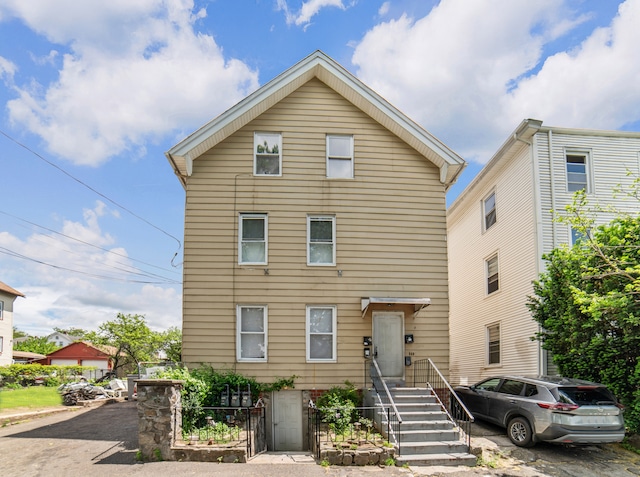 4 Granite St, Waterbury, CT 06706 - view of front of house with fence