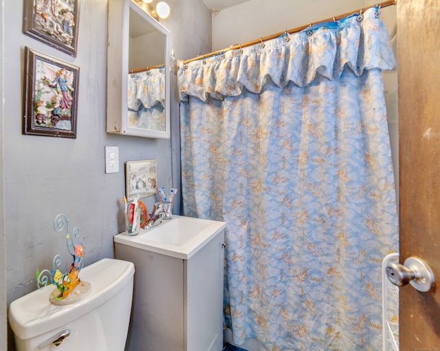 4 Granite St, Waterbury, CT 06706 - bathroom with toilet, vanity, and a shower with curtain