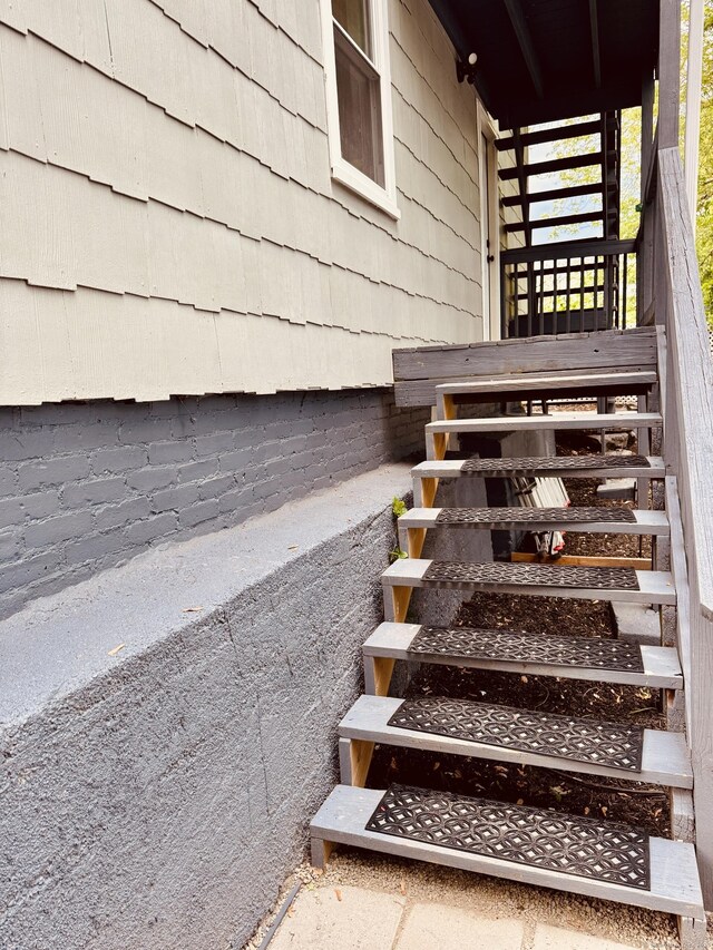 253 N Main St, Norwich, CT 06360 - view of stairway