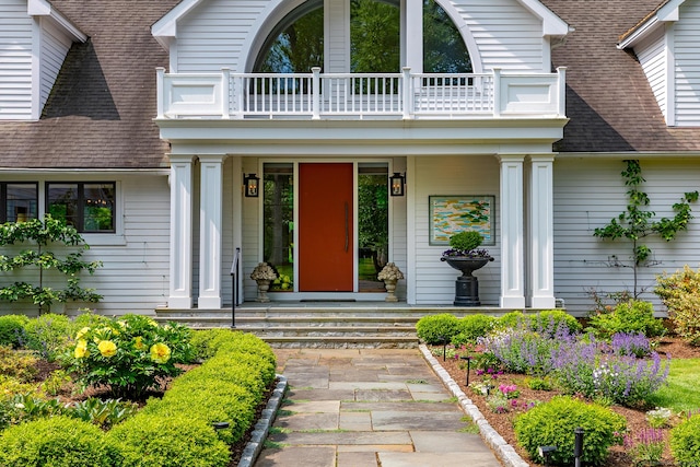 8 Heritage Island Rd, New Fairfield, CT 06812 - view of front facade featuring a balcony, roof with shingles, and a porch