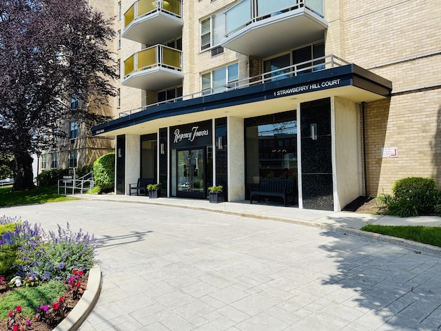 1 Strawberry Hill Ct Apt 1A, Stamford, CT 06902 - view of apartment building / complex