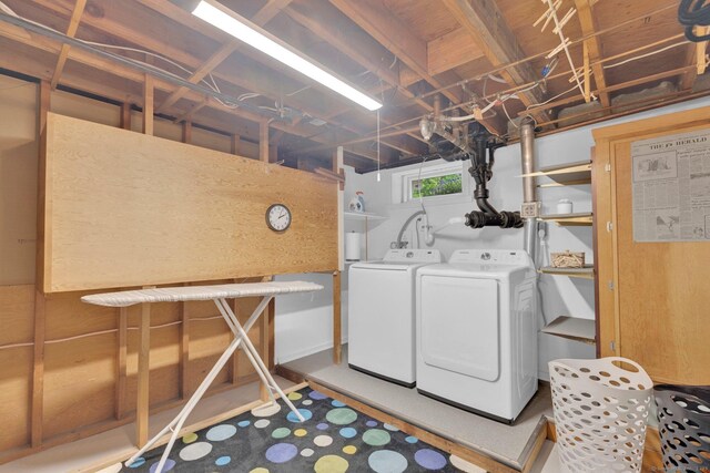 10 Knollwood Rd, Farmington, CT 06032 - laundry room featuring washing machine and dryer