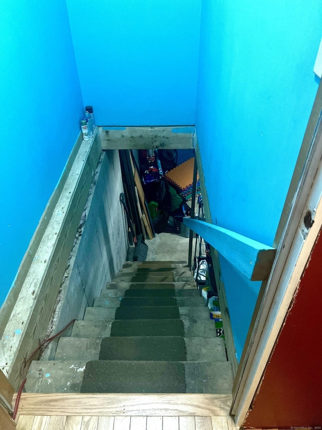 433 Garden St, Hartford, CT 06112 - view of stairway