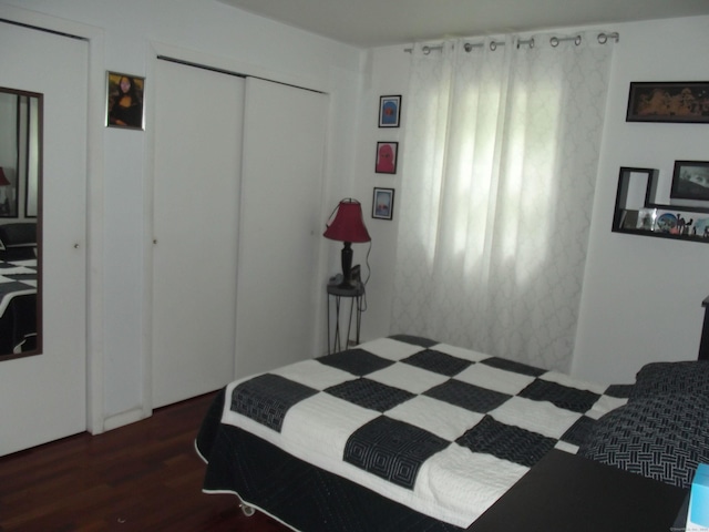 1211 Gold Star Hwy Unit 1211, Groton, CT 06340 - bedroom featuring dark wood finished floors and a closet
