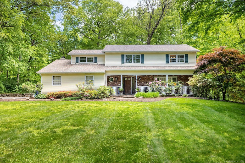 9 Meadowbrook Rd, New Fairfield, CT 06812 - traditional-style house with a front yard and a porch
