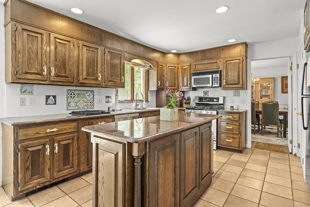 9 Meadowbrook Rd, New Fairfield, CT 06812 - kitchen featuring stainless steel appliances, a sink, light tile patterned floors, a center island, and recessed lighting