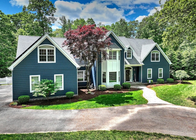 10 Grove Hill Rd, Woodbridge, CT 06525 - view of front of house with a front yard