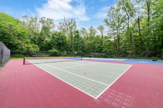 19 Keeler Close Close Unit 19, Ridgefield, CT 06877 - view of tennis court with fence