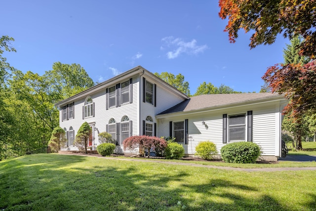 3 Inwood Ln, Woodbury, CT 06798 - colonial house with a front lawn