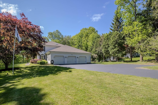 3 Inwood Ln, Woodbury, CT 06798 - view of side of property featuring an attached garage, a yard, and driveway