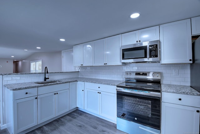 66 Nancy Ln, Naugatuck, CT 06770 - kitchen featuring stainless steel appliances, a sink, white cabinets, a peninsula, and recessed lighting