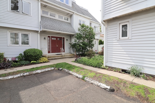 678 Savin Ave Apt 2J, West Haven, CT 06516 - entrance to property with a shingled roof