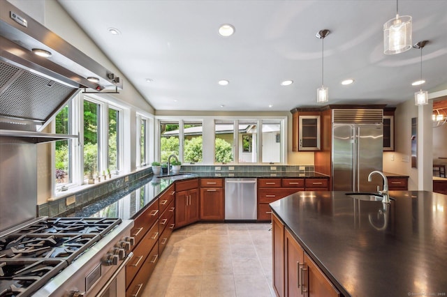 7 Sugar Loaf Cut, Simsbury, CT 06092 - kitchen featuring stainless steel appliances, a sink, backsplash, decorative light fixtures, and recessed lighting