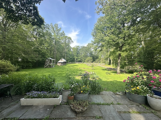 44 Meadow Ridge Dr, Easton, CT 06612 - view of grassy yard