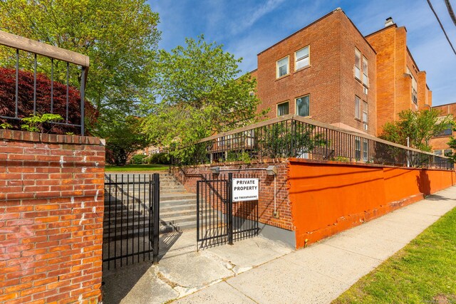 201 College St Unit 3, Middletown, CT 06457 - view of building exterior with a fenced front yard