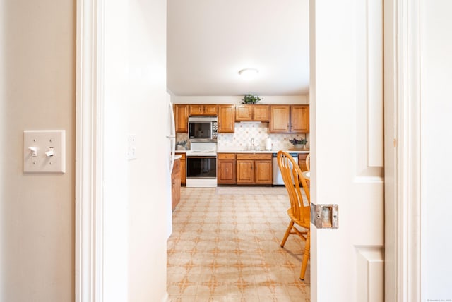 5 Bridgewater Cmn Unit 5, Bridgewater, CT 06752 - kitchen with stainless steel appliances, light countertops, light floors, a sink, and backsplash
